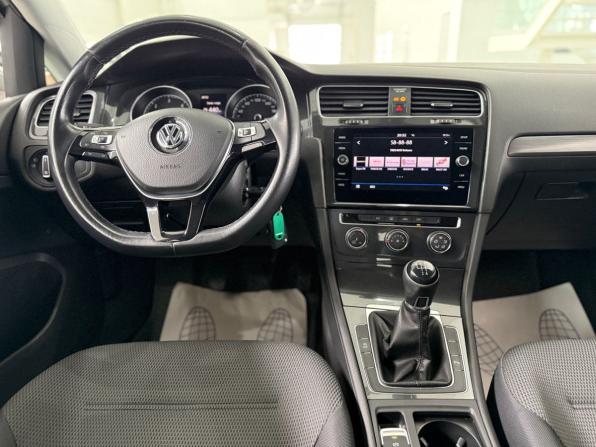 Volkswagen Golf VII Рестайлинг с пробегом 2019 года, цена 1 495 000 рублей, 137396 км, универсал, Автокод Объявления