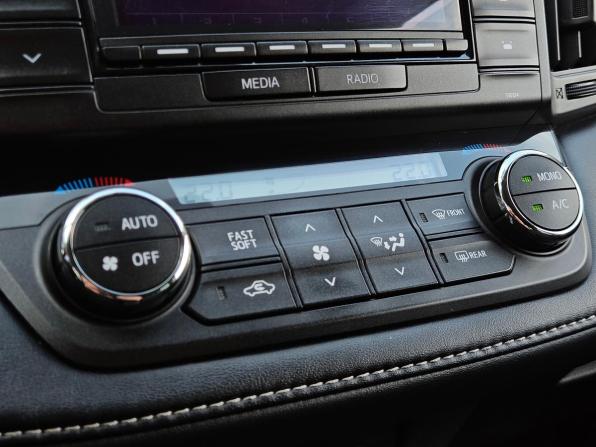 Toyota RAV4 IV (XA40) Рестайлинг с пробегом 2018 года, цена 2 200 000 рублей, 155555 км, внедорожник, Автокод Объявления