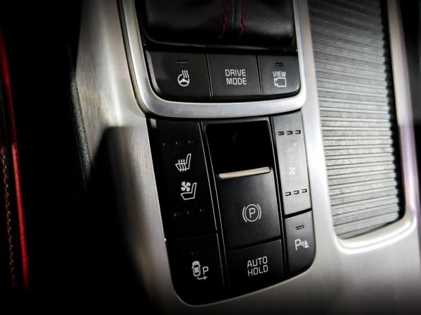 Kia Optima IV Рестайлинг с пробегом 2018 года, цена 2 255 000 рублей, 100471 км, седан, Автокод Объявления