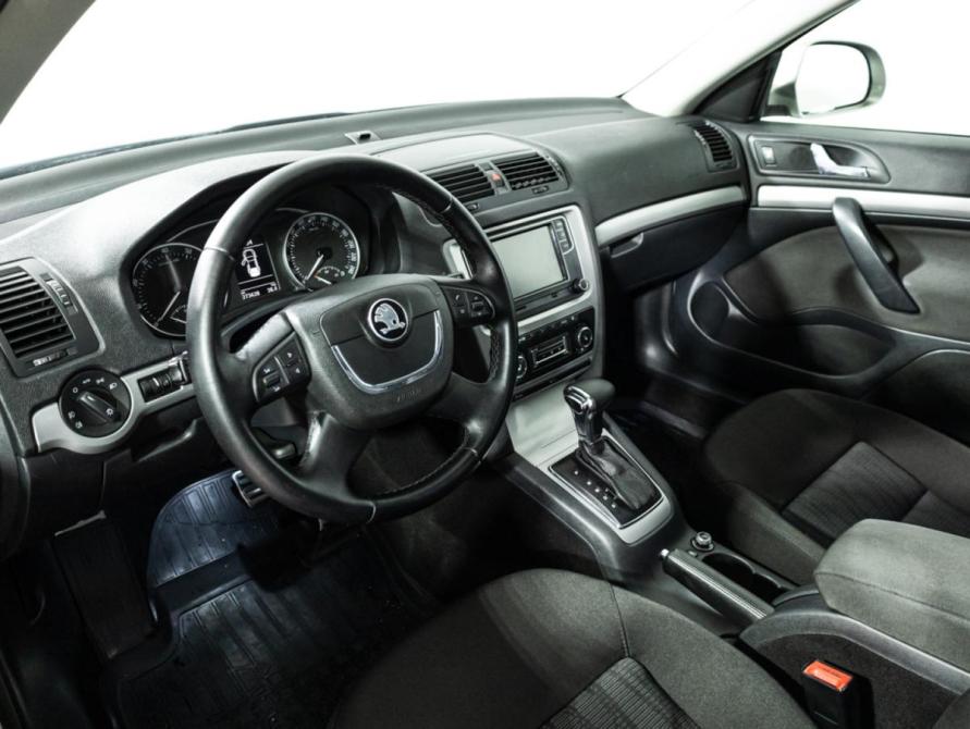 Skoda Octavia II (A5) Рестайлинг Санкт-Петербург  - изображение 12