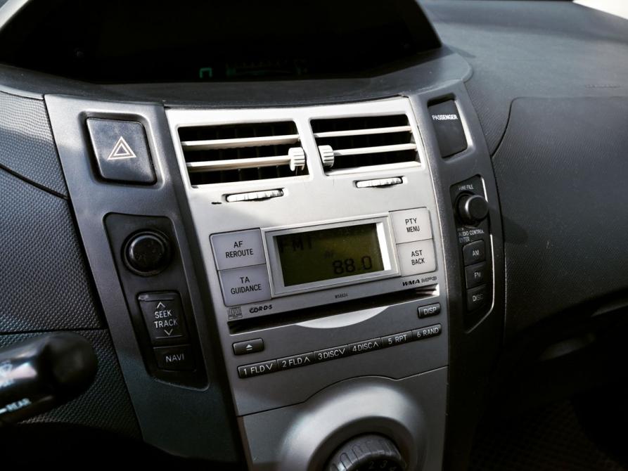 Toyota Yaris II Екатеринбург  - изображение 12