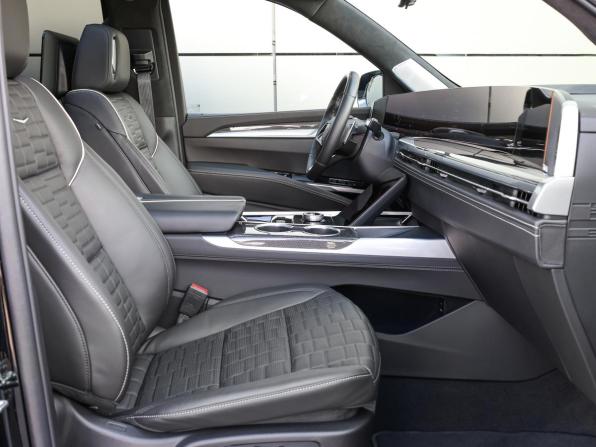 Cadillac Escalade-V I Рестайлинг с пробегом 2025 года, цена 25 000 000 рублей, 7834 км, внедорожник, Автокод Объявления