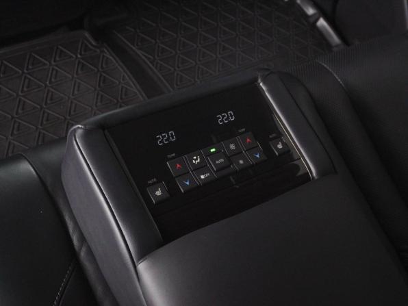 Lexus LX III Рестайлинг 2 с пробегом 2018 года, цена 9 860 000 рублей, 63737 км, внедорожник, Автокод Объявления