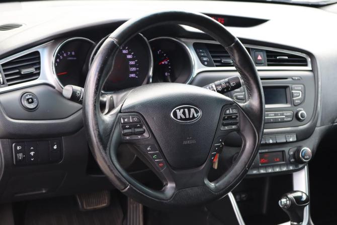 Kia Ceed II Рестайлинг с пробегом 2016 года, цена 939 000 рублей, 211000 км, хэтчбек, Автокод Объявления