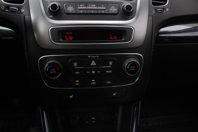 Kia Sorento II Рестайлинг с пробегом 2018 года, цена 2 395 000 рублей, 107842 км, внедорожник, Автокод Объявления