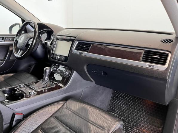 Volkswagen Touareg II с пробегом 2013 года, цена 2 350 000 рублей, 219006 км, внедорожник, Автокод Объявления