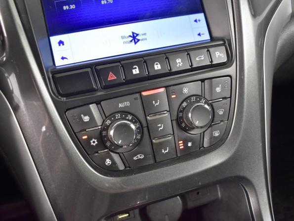 Opel Astra J Рестайлинг с пробегом 2013 года, цена 723 200 рублей, 214004 км, седан, Автокод Объявления
