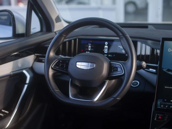 Geely Atlas II с пробегом 2023 года, цена 2 900 000 рублей, 7993 км, внедорожник, Автокод Объявления
