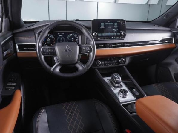 Mitsubishi Outlander IV с пробегом 2023 года, цена 4 200 000 рублей, 38244 км, внедорожник, Автокод Объявления