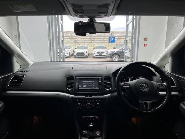 Volkswagen Sharan II Рестайлинг с пробегом 2015 года, цена 1 330 000 рублей, 117361 км, минивэн, Автокод Объявления