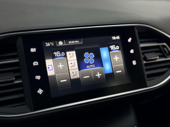 Peugeot 308 II с пробегом 2014 года, цена 1 220 000 рублей, 109710 км, хэтчбек, Автокод Объявления