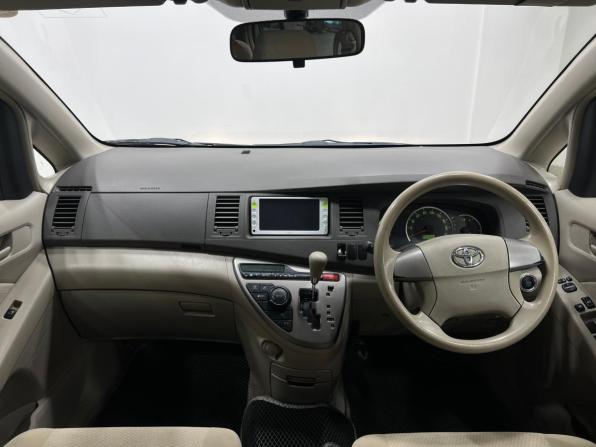 Toyota ISis I Рестайлинг с пробегом 2011 года, цена 1 229 000 рублей, 127400 км, минивэн, Автокод Объявления