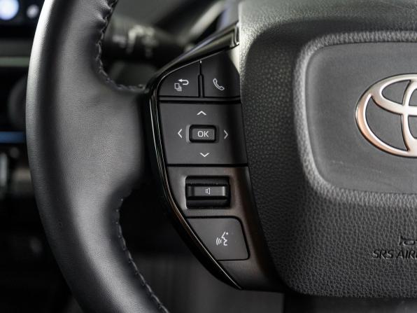 Toyota Prius V (XW60) с пробегом 2023 года, цена 4 360 000 рублей, 13255 км, лифтбек, Автокод Объявления