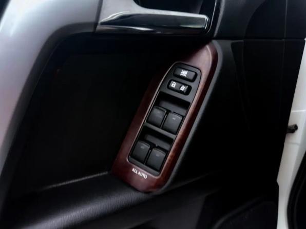 Toyota Land Cruiser Prado 150 Series Рестайлинг 1 с пробегом 2016 года, цена 4 260 000 рублей, 94042 км, внедорожник, Автокод Объявления