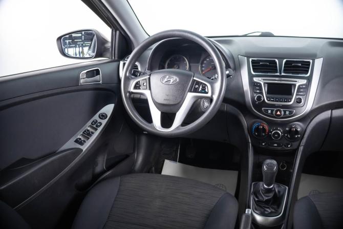 Hyundai Solaris I Рестайлинг с пробегом 2016 года, цена 899 000 рублей, 200302 км, хэтчбек, Автокод Объявления
