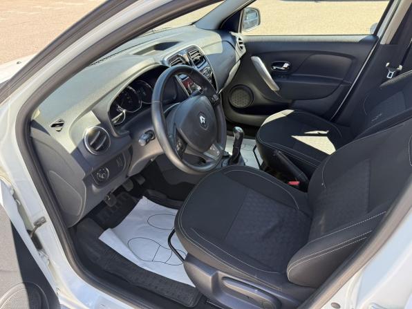 Renault Logan II с пробегом 2016 года, цена 920 000 рублей, 60200 км, седан, Автокод Объявления