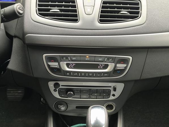 Renault Fluence I Рестайлинг с пробегом 2013 года, цена 964 000 рублей, 128965 км, седан, Автокод Объявления