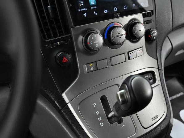 Hyundai H-1 II с пробегом 2012 года, цена 1 599 000 рублей, 157000 км, минивэн, Автокод Объявления