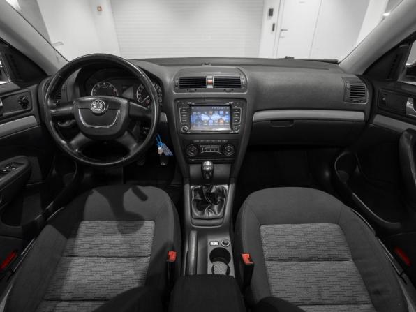 Skoda Octavia II (A5) Рестайлинг с пробегом 2012 года, цена 570 000 рублей, 202043 км, лифтбек, Автокод Объявления
