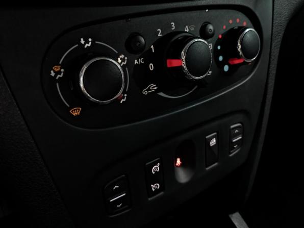 Renault Logan II с пробегом 2018 года, цена 800 000 рублей, 119300 км, седан, Автокод Объявления