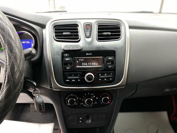 Renault Logan II с пробегом 2018 года, цена 715 000 рублей, 138730 км, седан, Автокод Объявления