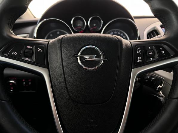 Opel Astra J с пробегом 2011 года, цена 620 000 рублей, 268684 км, универсал, Автокод Объявления