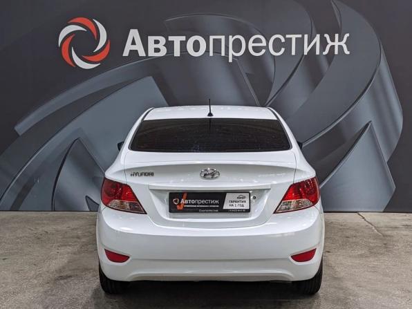 Hyundai Solaris I с пробегом 2013 года, цена 595 000 рублей, 122272 км, седан, Автокод Объявления