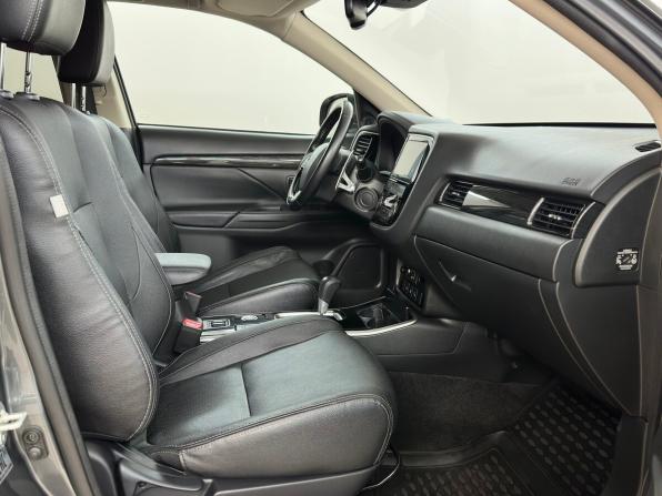 Mitsubishi Outlander III Рестайлинг 2 с пробегом 2017 года, цена 2 720 000 рублей, 92485 км, внедорожник, Автокод Объявления