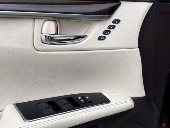 Lexus ES VI Рестайлинг с пробегом 2015 года, цена 2 590 000 рублей, 129000 км, седан, Автокод Объявления