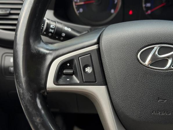 Hyundai Solaris I Рестайлинг с пробегом 2016 года, цена 1 000 000 рублей, 218134 км, седан, Автокод Объявления