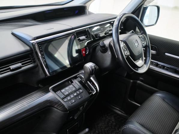 Honda Stepwgn V с пробегом 2015 года, цена 1 848 000 рублей, 106338 км, минивэн, Автокод Объявления