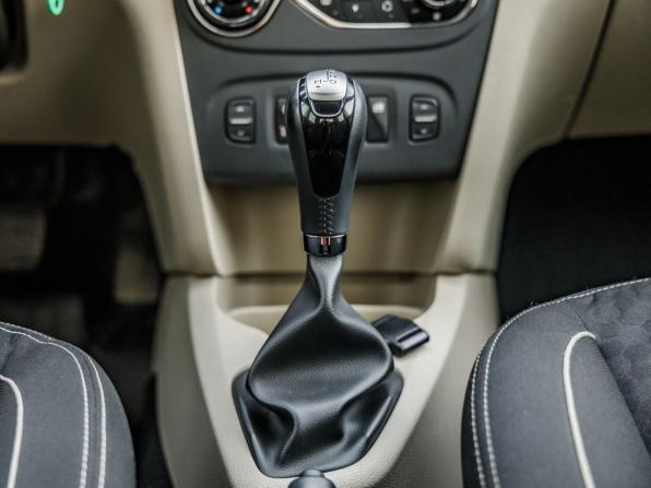 Renault Logan II Рестайлинг с пробегом 2018 года, цена 1 068 000 рублей, 77858 км, седан, Автокод Объявления