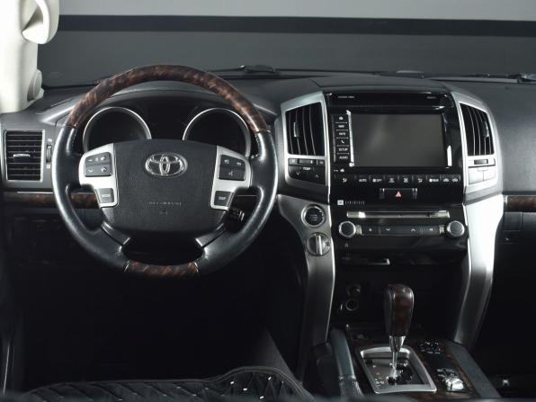 Toyota Land Cruiser 200 Series Рестайлинг 1 с пробегом 2013 года, цена 3 884 995 рублей, 222048 км, внедорожник, Автокод Объявления
