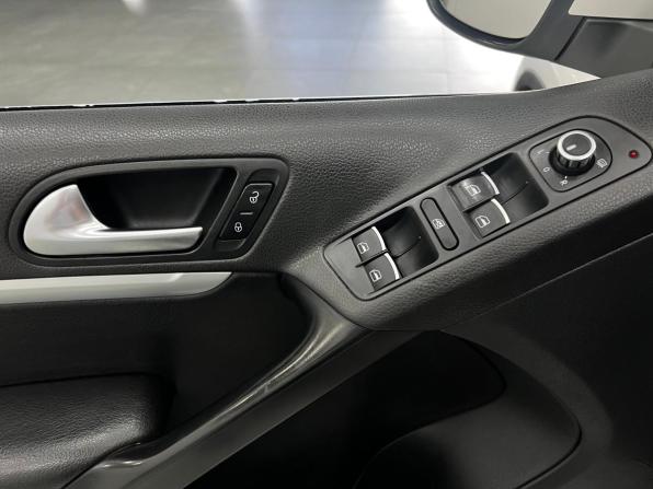 Volkswagen Tiguan I Рестайлинг с пробегом 2012 года, цена 930 000 рублей, 305872 км, внедорожник, Автокод Объявления