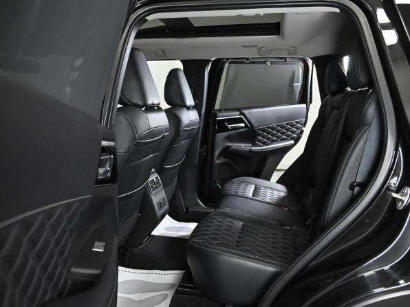 Mitsubishi Outlander IV с пробегом 2023 года, цена 2 399 000 рублей, 31688 км, внедорожник, Автокод Объявления