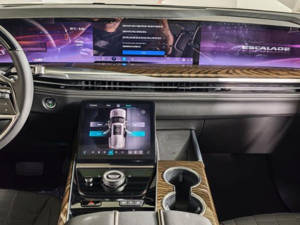 Cadillac Escalade V Рестайлинг с пробегом 2025 года, цена 20 600 000 рублей, 430 км, внедорожник, Автокод Объявления