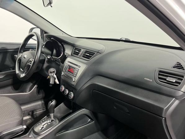 Kia Rio III Рестайлинг с пробегом 2016 года, цена 950 000 рублей, 86089 км, хэтчбек, Автокод Объявления