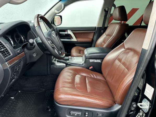 Toyota Land Cruiser 200 Series Рестайлинг 2 с пробегом 2016 года, цена 5 400 000 рублей, 254007 км, внедорожник, Автокод Объявления