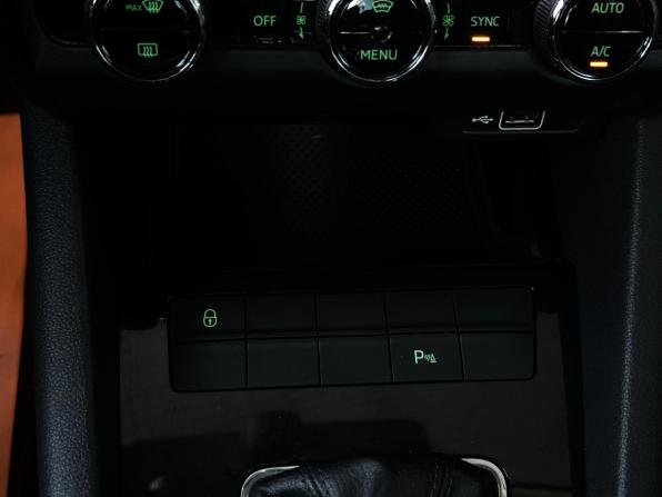 Skoda Octavia III (A7) Рестайлинг с пробегом 2020 года, цена 2 190 000 рублей, 85997 км, лифтбек, Автокод Объявления