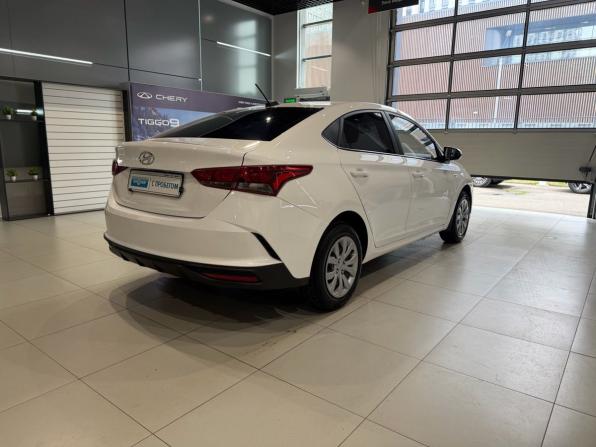 Hyundai Solaris II Рестайлинг с пробегом 2021 года, цена 1 360 000 рублей, 131177 км, седан, Автокод Объявления