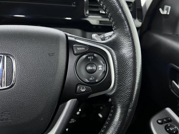 Honda Stepwgn V с пробегом 2016 года, цена 2 350 000 рублей, 105376 км, минивэн, Автокод Объявления