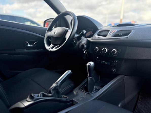 Renault Fluence I Рестайлинг с пробегом 2013 года, цена 650 000 рублей, 175226 км, седан, Автокод Объявления