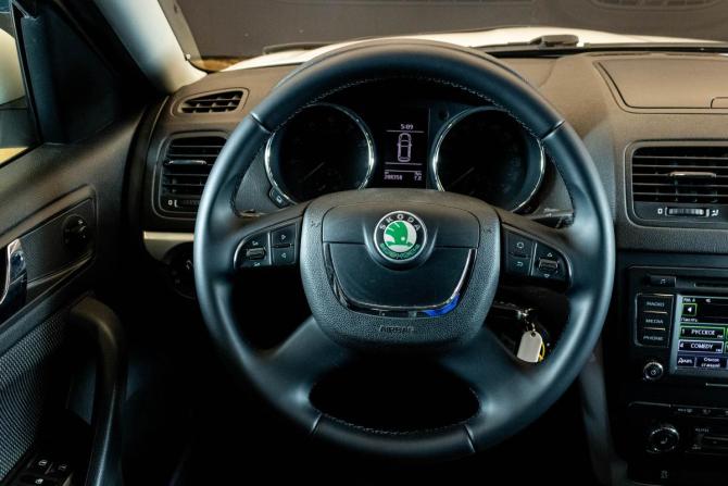 Skoda Yeti I с пробегом 2013 года, цена 889 000 рублей, 208358 км, внедорожник, Автокод Объявления
