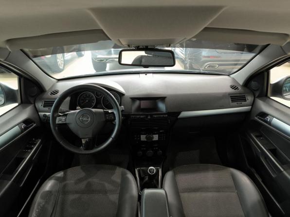 Opel Astra H Рестайлинг с пробегом 2012 года, цена 550 000 рублей, 202405 км, седан, Автокод Объявления