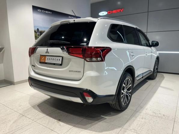 Mitsubishi Outlander III Рестайлинг 2 с пробегом 2015 года, цена 1 799 000 рублей, 186000 км, внедорожник, Автокод Объявления