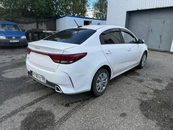 Kia Rio IV Рестайлинг с пробегом 2021 года, цена 1 350 000 рублей, 135168 км, седан, Автокод Объявления