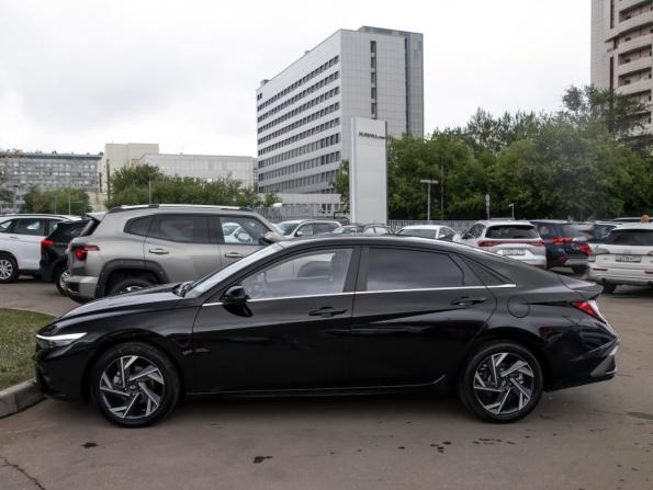 Hyundai Elantra VII (CN7) Рестайлинг с пробегом 2023 года, цена 2 358 000 рублей, 9954 км, седан, Автокод Объявления