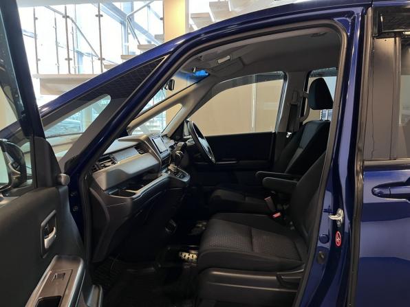 Honda Freed II с пробегом 2018 года, цена 1 300 000 рублей, 213246 км, компактвэн, Автокод Объявления