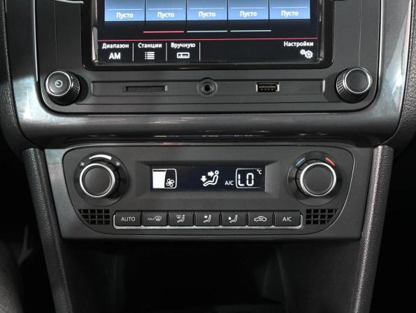 Volkswagen Polo V Рестайлинг с пробегом 2019 года, цена 1 465 000 рублей, 145964 км, седан, Автокод Объявления