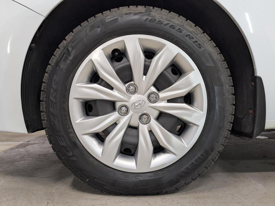 Hyundai Solaris II Санкт-Петербург  - изображение 11
